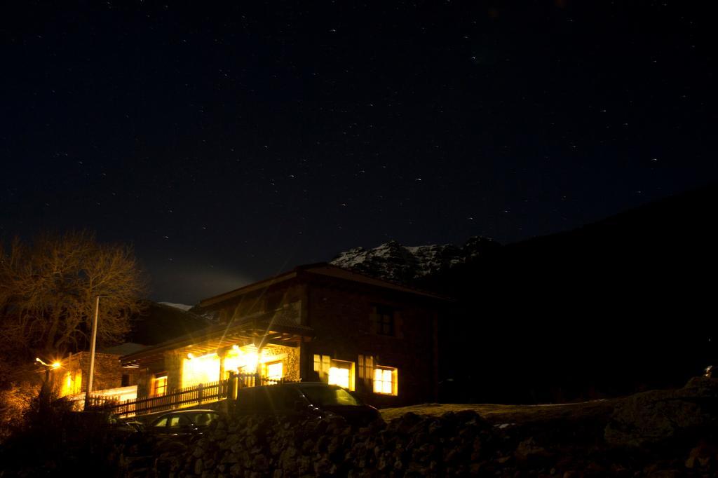 Gasthaus Casa Rural Curavacas Vidrieros Exterior foto